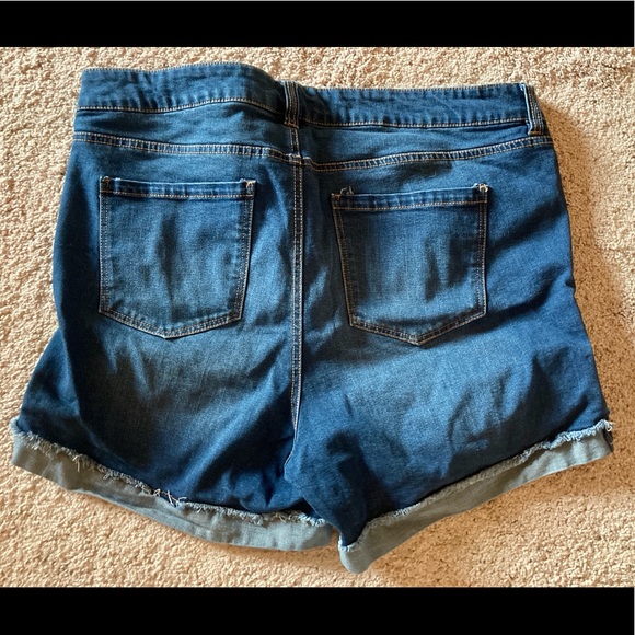 Celebrity Pink Jeans Shorts - Picture 2 of 4